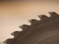 close-up-of-a-jagged-and-sharp-saw-blade